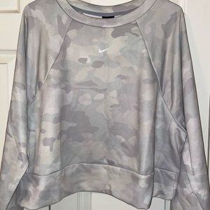Nike Plus Size camo crop top sweater /long sleeve